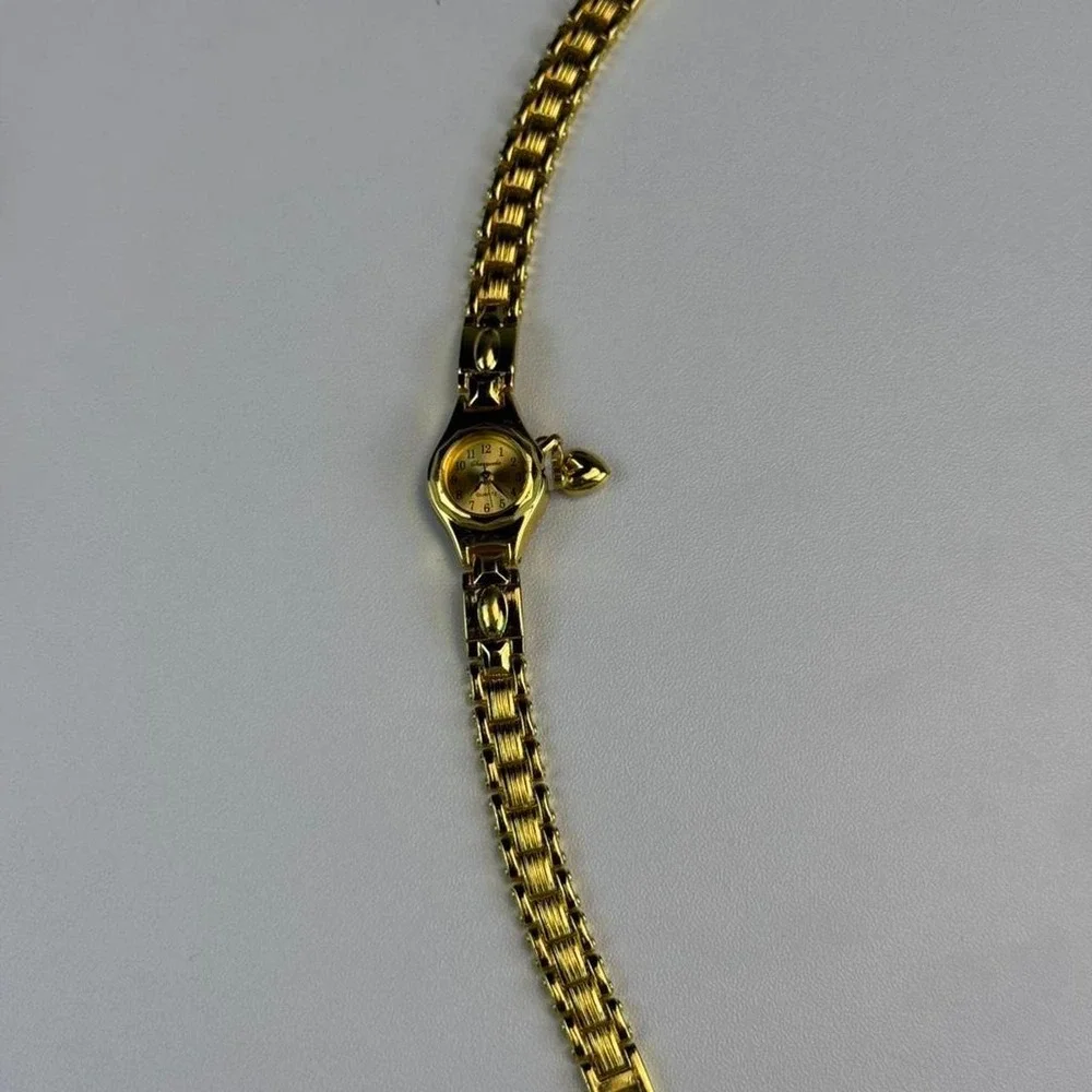 Unbranded gold tone
